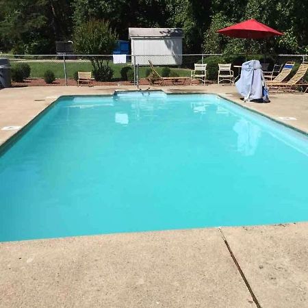 Astoria Hotel Danville North Екстериор снимка