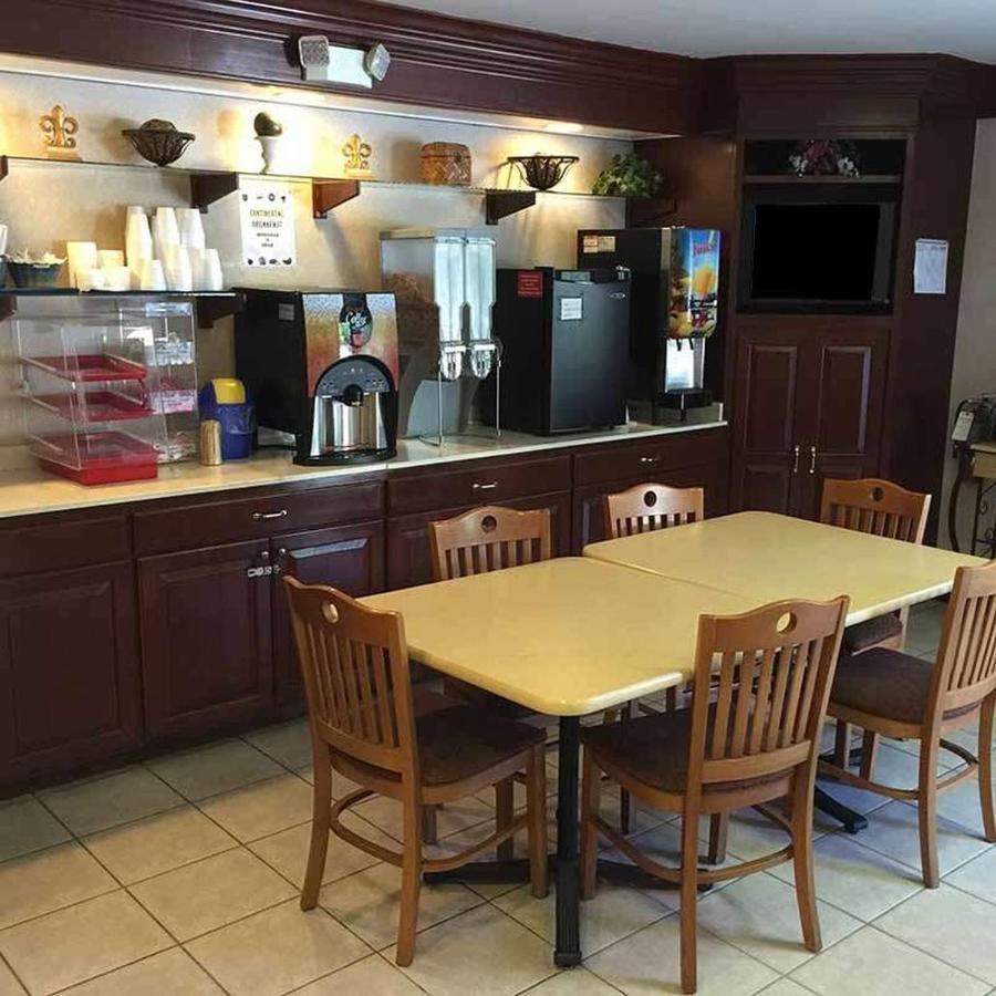 Astoria Hotel Danville North Екстериор снимка
