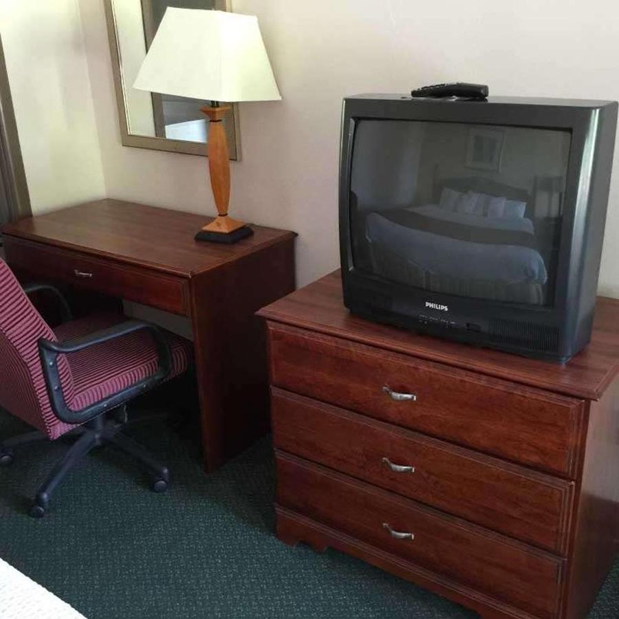 Astoria Hotel Danville North Екстериор снимка