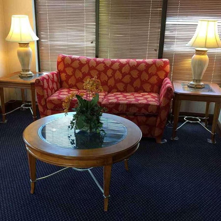 Astoria Hotel Danville North Екстериор снимка