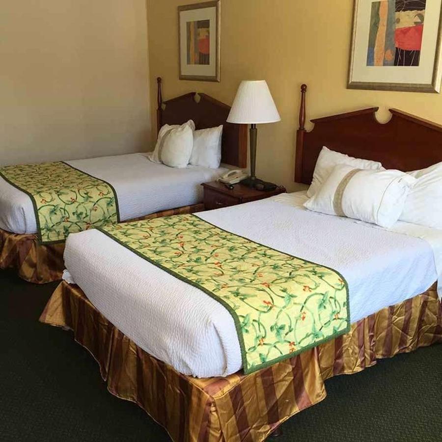 Astoria Hotel Danville North Екстериор снимка