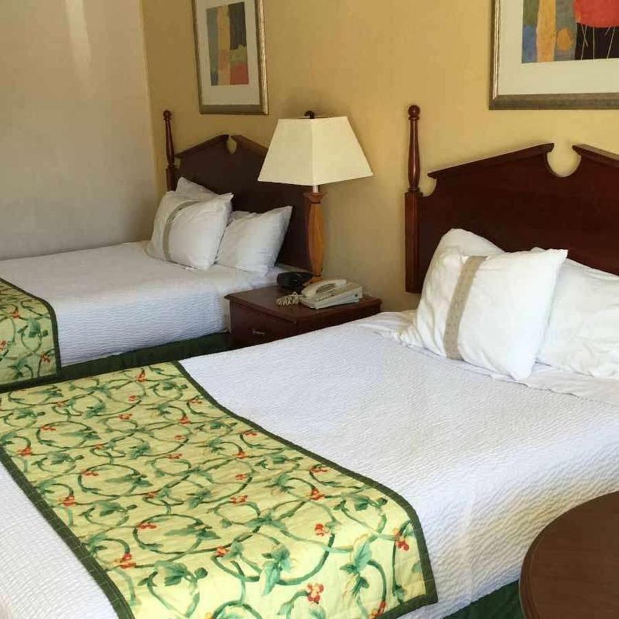 Astoria Hotel Danville North Екстериор снимка