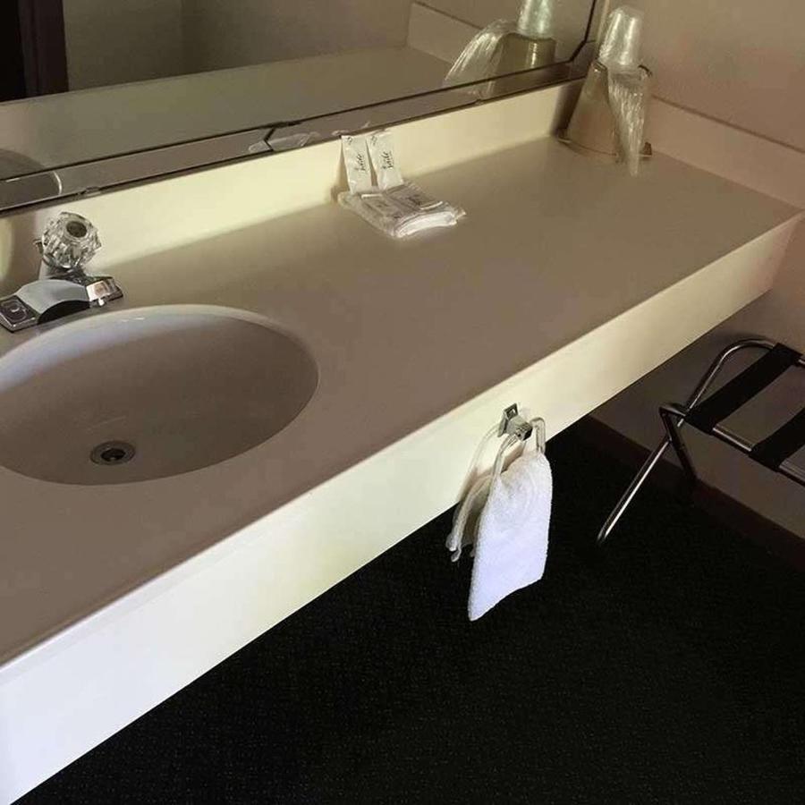 Astoria Hotel Danville North Екстериор снимка