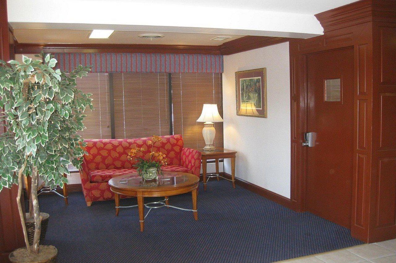 Astoria Hotel Danville North Екстериор снимка