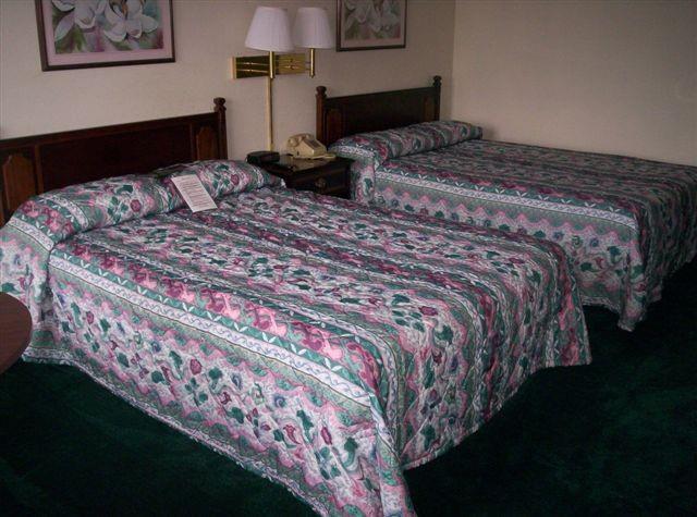 Astoria Hotel Danville North Стая снимка