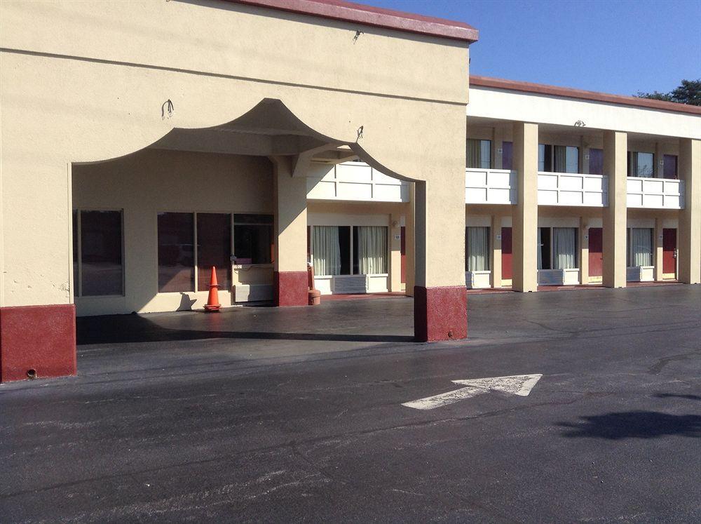 Astoria Hotel Danville North Екстериор снимка