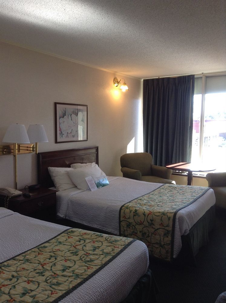 Astoria Hotel Danville North Екстериор снимка