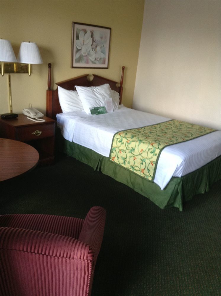 Astoria Hotel Danville North Екстериор снимка