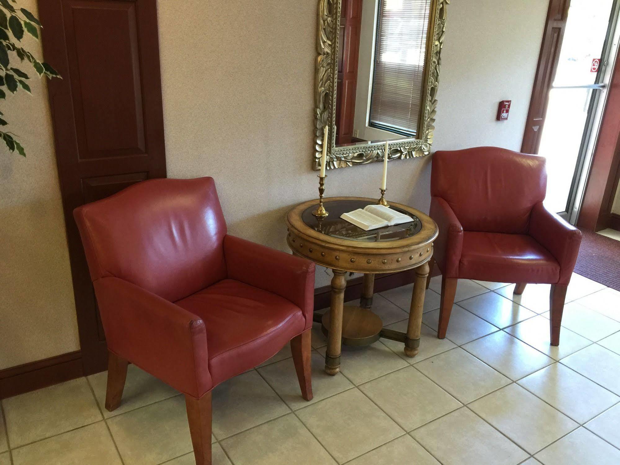 Astoria Hotel Danville North Екстериор снимка