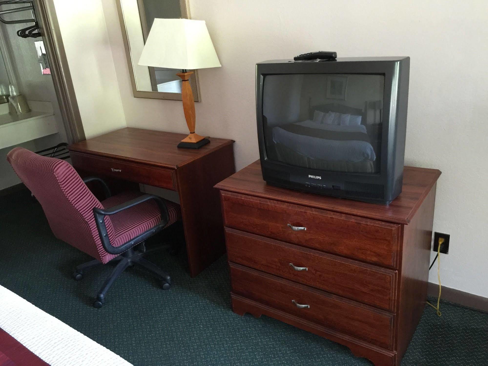 Astoria Hotel Danville North Екстериор снимка