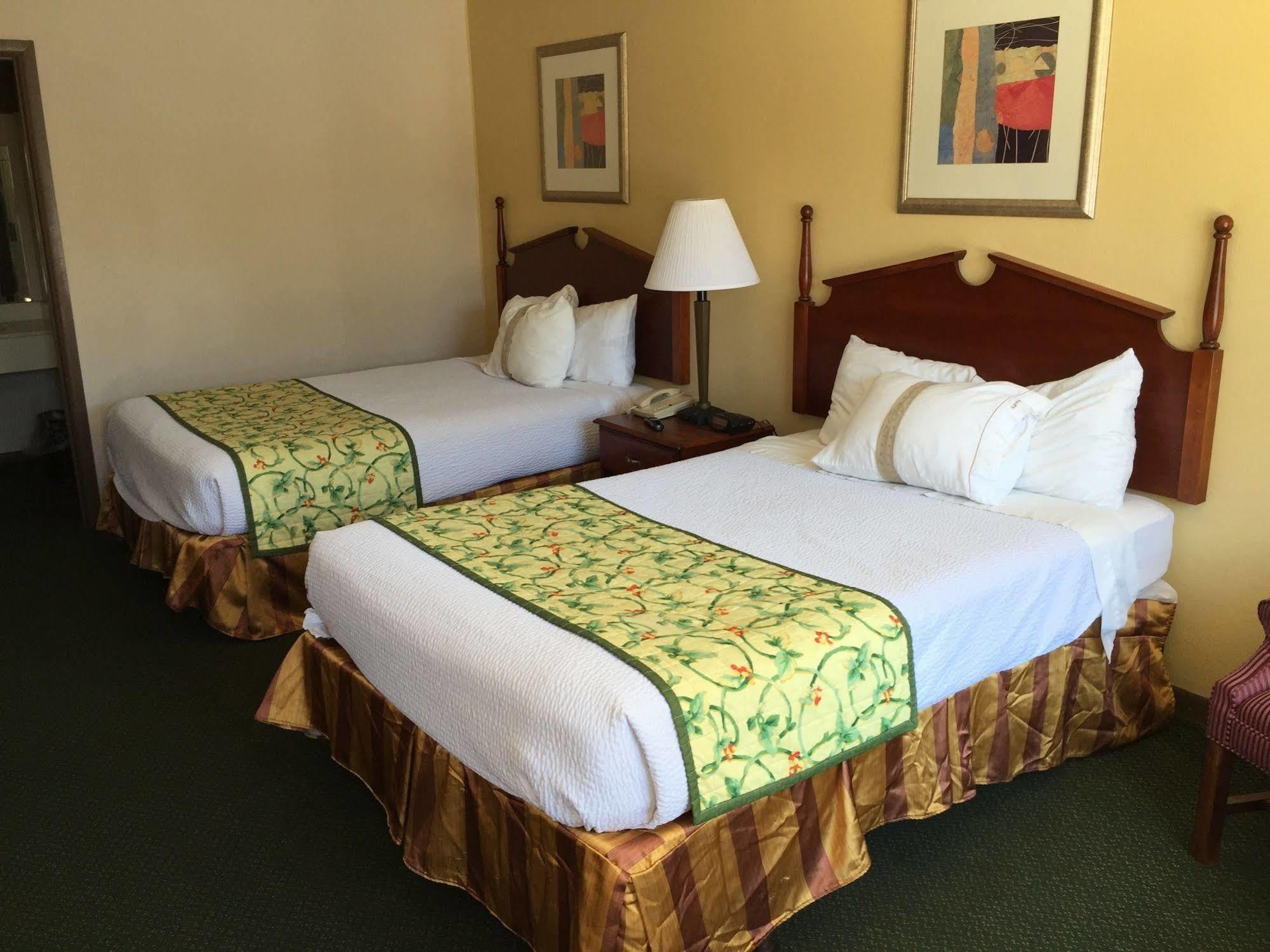 Astoria Hotel Danville North Екстериор снимка