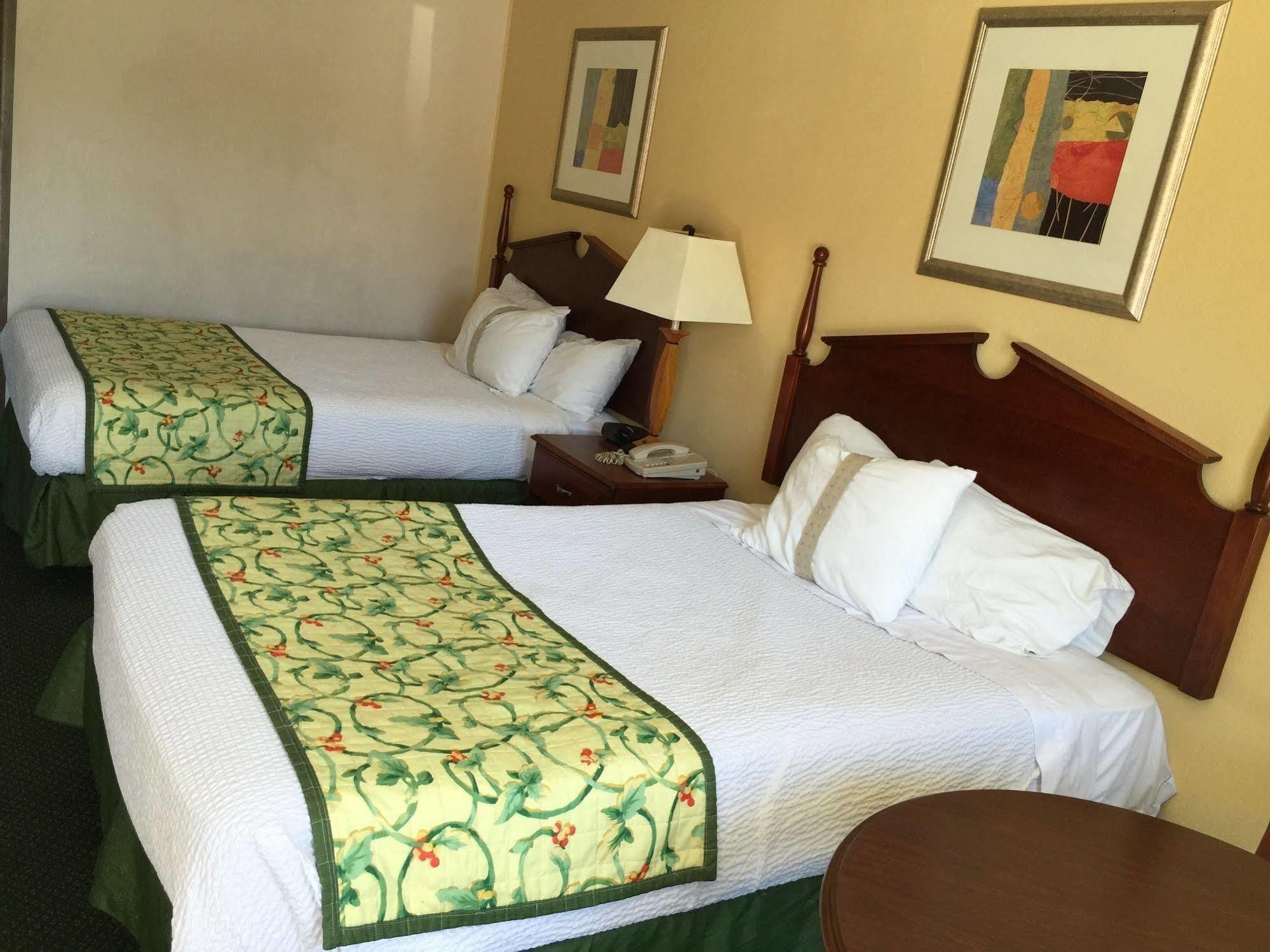 Astoria Hotel Danville North Екстериор снимка