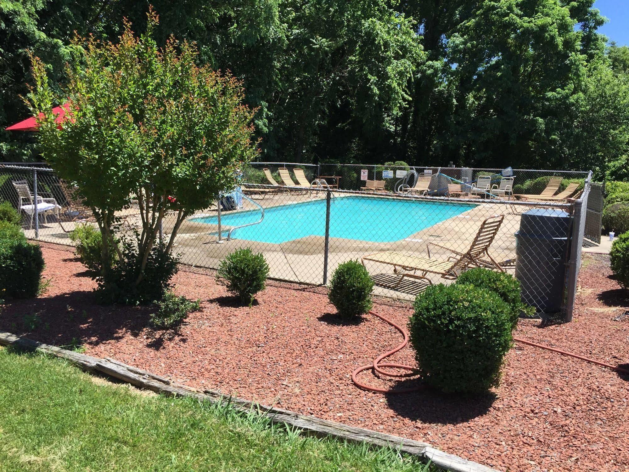 Astoria Hotel Danville North Екстериор снимка