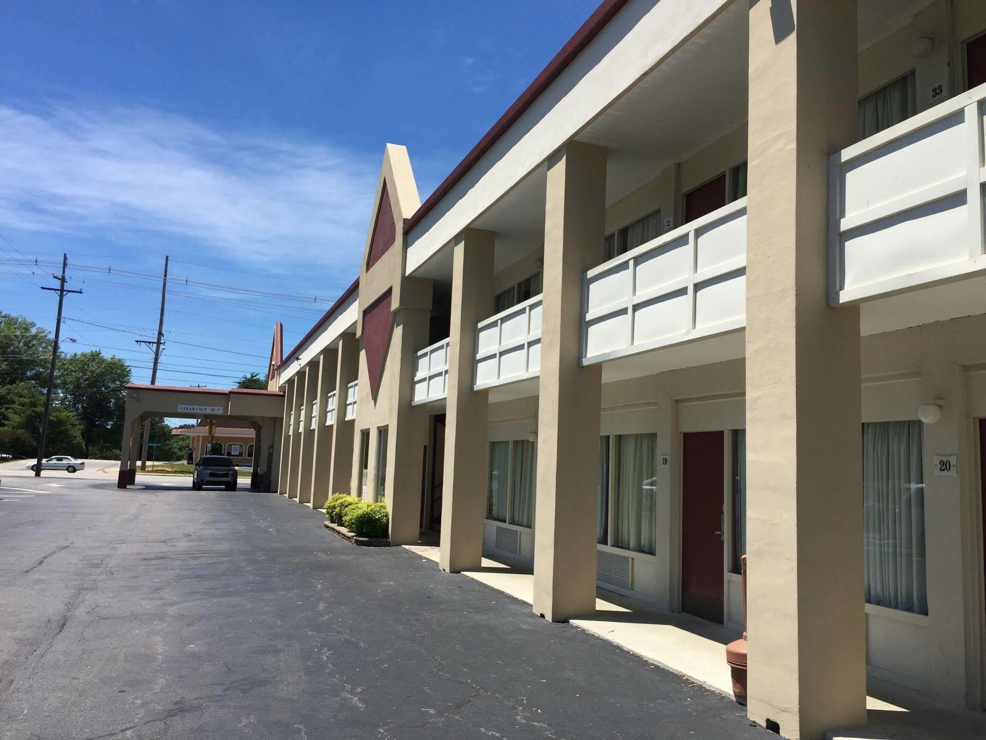 Astoria Hotel Danville North Екстериор снимка